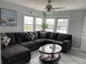 Chic 3rd Floor Ocean Block Retreat with Balcony - BBQ, Patio, Parking - Image 4