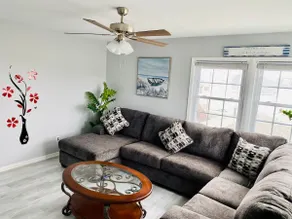 Chic 3rd Floor Ocean Block Retreat with Balcony - BBQ, Patio, Parking - Image 3