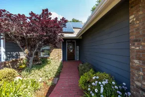 Private, Quiet Cul-de-Sac Home - Image 4