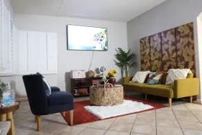 ~Casa Nova~ 2B/1B Home Tower District-Free Parking - Image 4