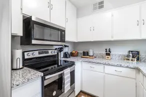 ~Casa Nova~ 2B/1B Home Tower District-Free Parking - Image 2