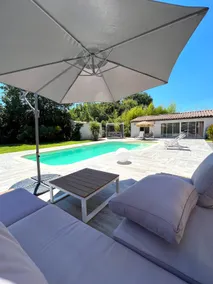 Villa avec piscine 12 personnes proche hyères. - Image 2