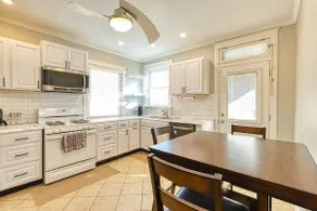 Cozy and Charming 3 Bed, 2 Bath Home - Close to BJC - Image 4