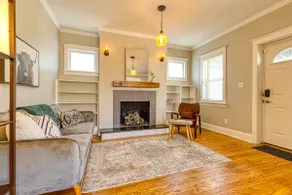 Cozy and Charming 3 Bed, 2 Bath Home - Close to BJC - Image 2