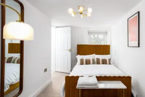 Luxe Design - Chic Cottage - Heart of Rothbury - Image 5