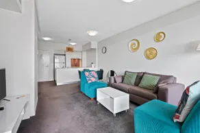 City Living - Brisbane River-View 2 bedroom Apt. - Image 2