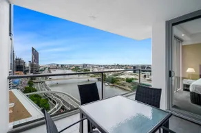 City Living - Brisbane River-View 2 bedroom Apt. - Image 4