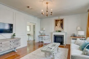 “Olive”-Glam Apt. in Belhaven-1 king/2 twin-for 4 - Image 2