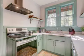 “Olive”-Glam Apt. in Belhaven-1 king/2 twin-for 4 - Image 5