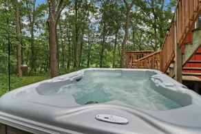 The Red Lodge - Unique Gem Near Lakes with Game Room and Hot Tub! - Image 3