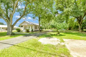 Retro Mid-Century Modern Cottage - Image 3