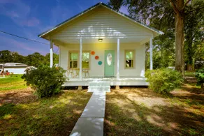 Retro Mid-Century Modern Cottage - Image 2