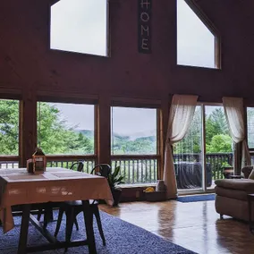 Mountain Cabin-Hot Tub, 1/4 mile off BR Parkway - Image 3