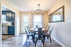 NEW! Fully stocked luxury home 5 min to I-65/I-72. - Image 4