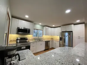 Newly Remodeled Brick Home with wall Sculptures by the Airport - Image 2