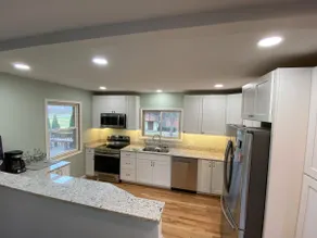 Newly Remodeled Brick Home with wall Sculptures by the Airport - Image 3