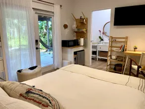 Charming guest suite with private entrance near UM - Image 4