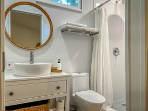 Charming guest suite with private entrance near UM - Image 5