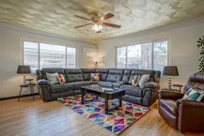 Hot Tub, Dog Friendly- 3bd/2ba home w/Retro flare! - Image 4