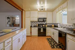 Hot Tub, Dog Friendly- 3bd/2ba home w/Retro flare! - Image 3