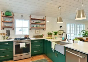 Lake Life Retreat 3BR Home w/ 2 Kitchens & Docks - Image 4