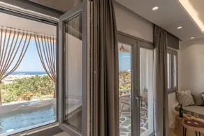 Naxian View Luxury Suite with Outdoor Jacuzzi - Image 4