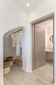 Naxian View Luxury Suite with Outdoor Jacuzzi - Image 5
