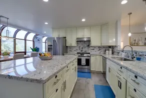cozy 4-bedroom gorgeous home with comforting vibe - Image 4