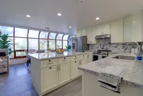 cozy 4-bedroom gorgeous home with comforting vibe - Image 2