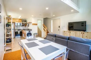 Urban Oasis w/ Hot Tub - Cozy Stylish Loft - Image 4