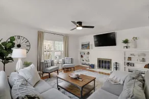 The Penn House 3 miles to Grand Park Sleeps 14 - Image 2