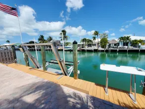 Sunshine Escape! 2/2 with pool & 10,000lb lift - Image 5