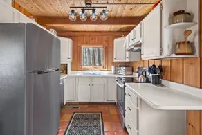 Woodsy Retreat - Close to Mt. Snow w Fireplace! - Image 5