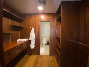 Luxurious Hilton Colon Suite - Image 4