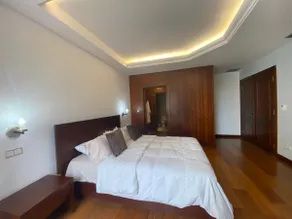 Luxurious Hilton Colon Suite - Image 2