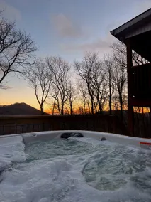 Cozy mountain home with Hot Tub and A/C - Image 2