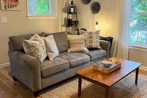 Cozy 2-Bedroom - The Caroline - Dogs Allowed! - Image 2
