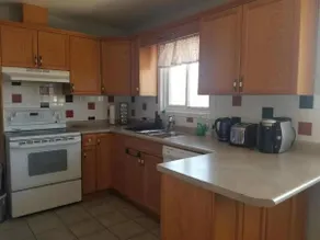 Cozy bungalow with 5 bedrooms nearby Niagara Falls - Image 3