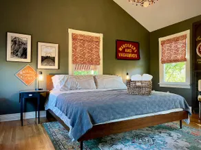Charming, Private 1 Bedroom Suite in Downtown - Image 2