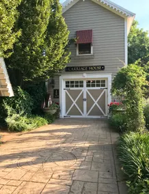 Charming, Private 1 Bedroom Suite in Downtown - Image 3