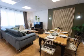 Warm house with free parking on site - Image 2