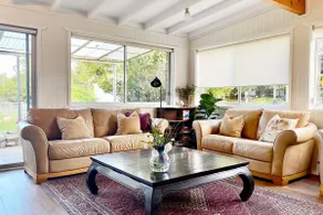 Guests give 5star reviews-cleanliness/location ! 2min walk to town. Dog friendly - Image 2