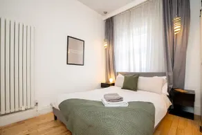 Le Cwtch - Stylish City Flat With Workspace - Image 2