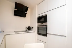 Le Cwtch - Stylish City Flat With Workspace - Image 3