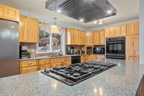 Impressive, 4 Bedroom Waterfront Home, King Suite - Image 4