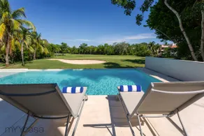 Spacious and comfortable apartment w pool and golf - Image 4