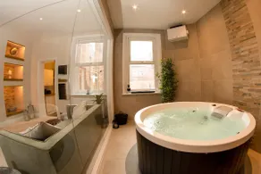 Adonia Apartment - Indoor Hot tub - Image 3