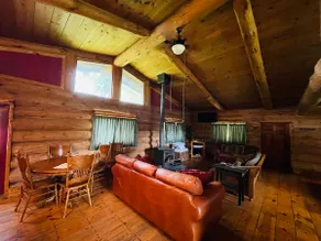 Log Cabin with Brand-new Hot Tub! W/ Pool Table - Near Downtown Cape and Casino - Image 4