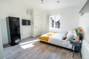 No 02 Studio Flat Available near Aylesbury Town Station - Image 2