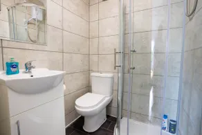 No 02 Studio Flat Available near Aylesbury Town Station - Image 5